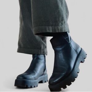 Women’s Black Leather Chelsea Boots